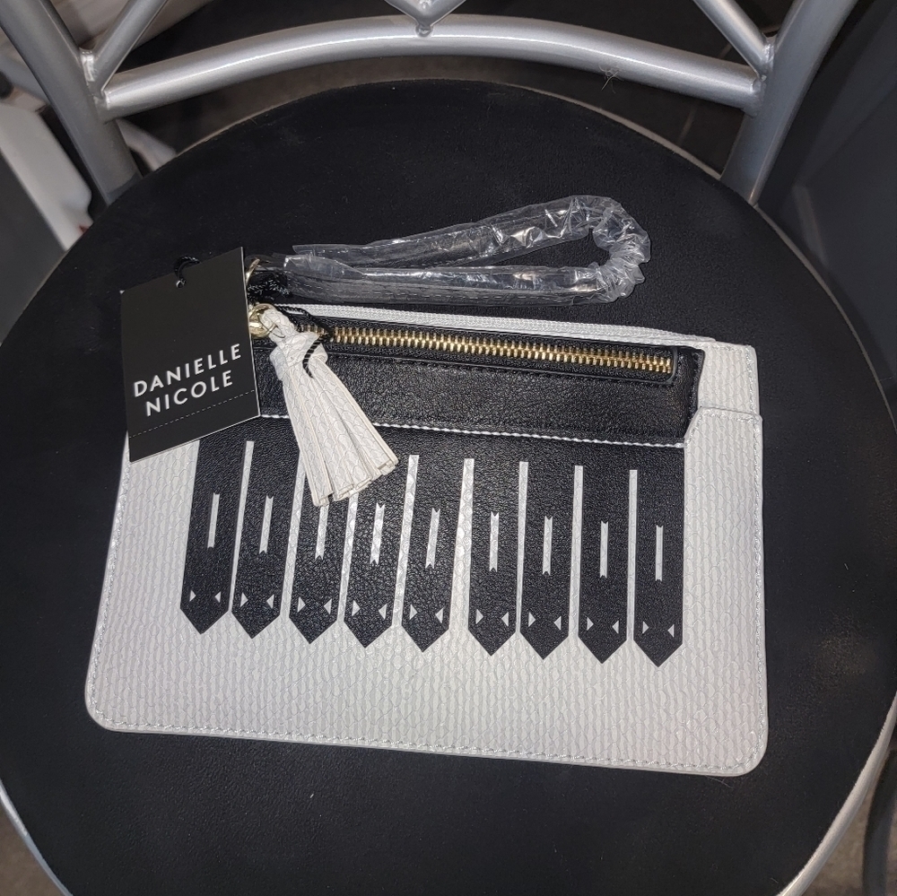 🧡NWT Danielle Nicole Gray Snake Journee Clutch Bag